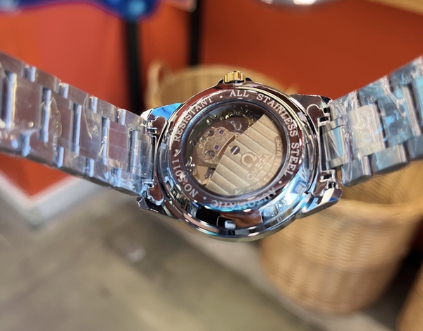 ブランド時計背面デザイン